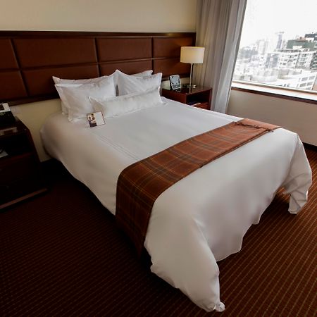 Casa Andina Premium Miraflores Lima Buitenkant foto A bed