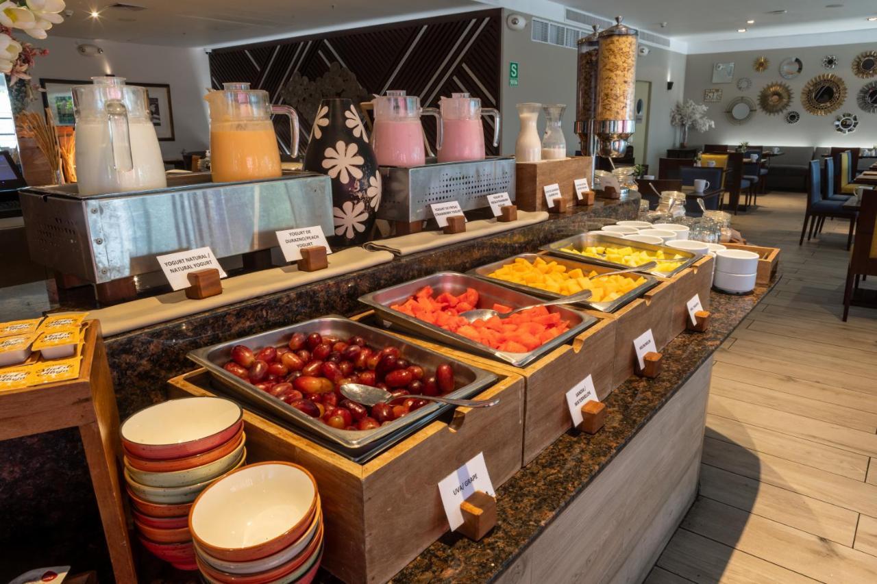 Casa Andina Premium Miraflores Lima Buitenkant foto A buffet at a hotel