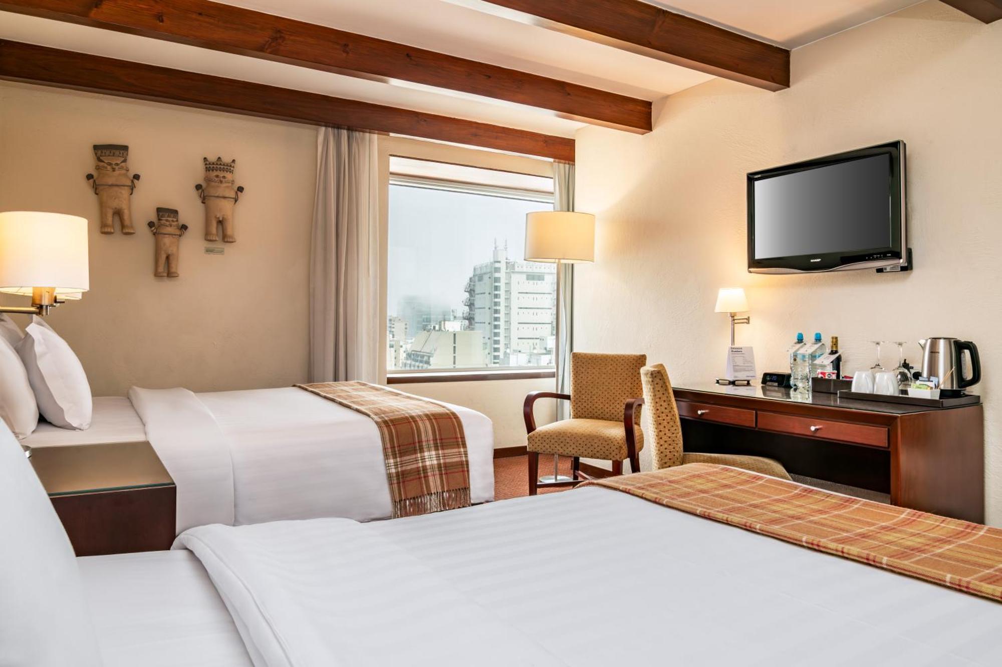 Casa Andina Premium Miraflores Lima Buitenkant foto A room at the hotel