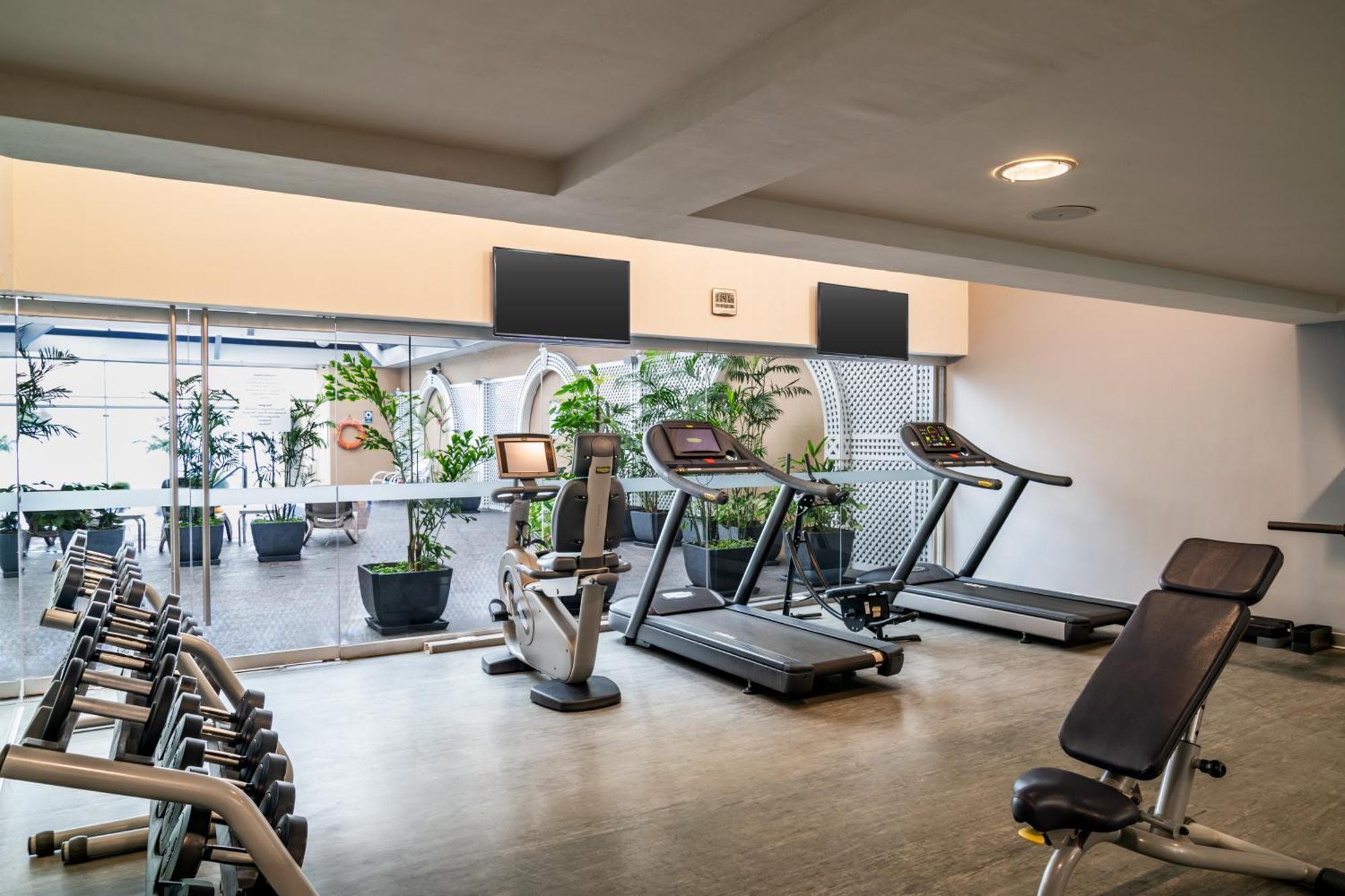 Casa Andina Premium Miraflores Lima Buitenkant foto The gym at the hotel