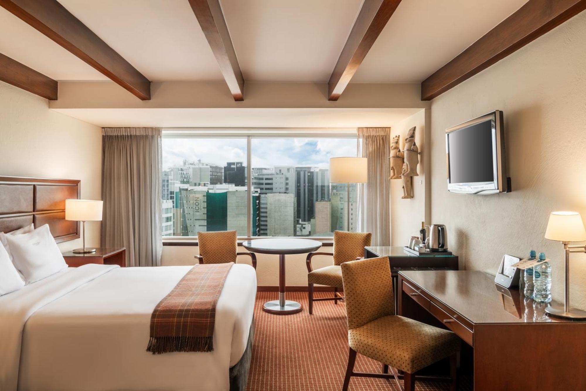 Casa Andina Premium Miraflores Lima Buitenkant foto A guest room at the Four Seasons Hotel, Lima