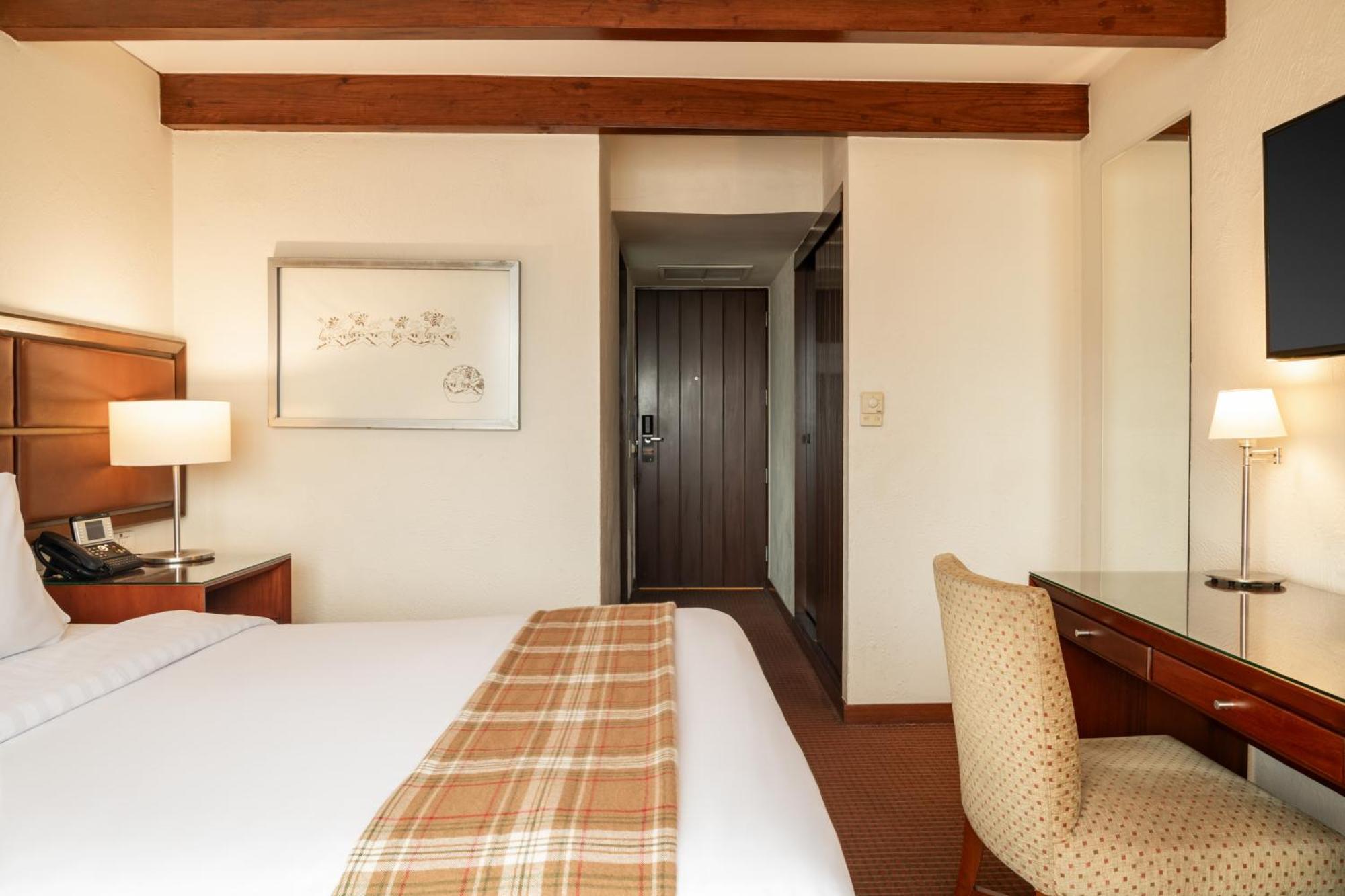 Casa Andina Premium Miraflores Lima Buitenkant foto A room at the hotel